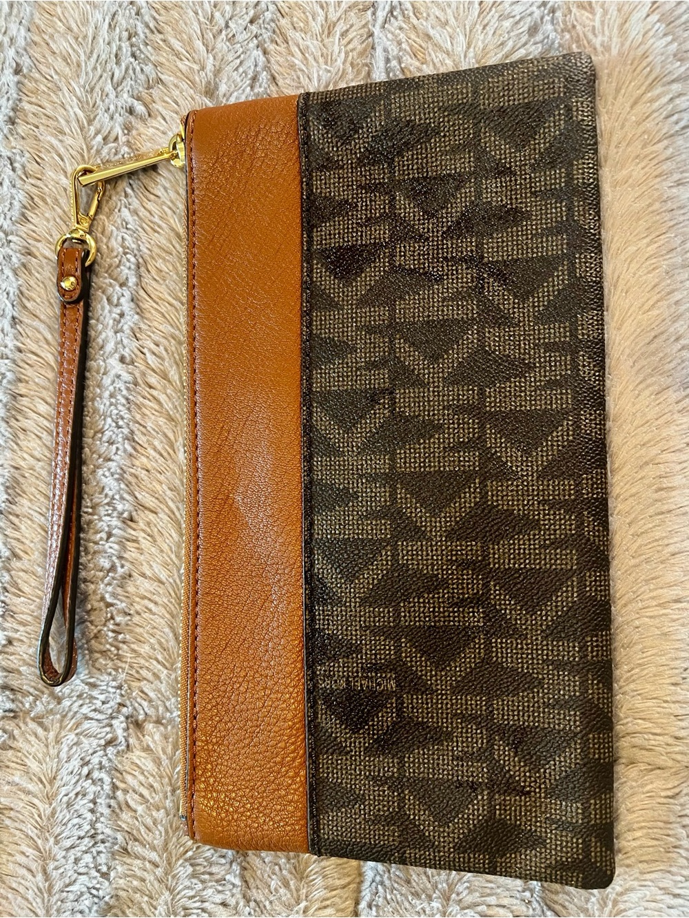 Michael Kors Black & Brown Signature Wristlet Clutch - Picture 2 of 3